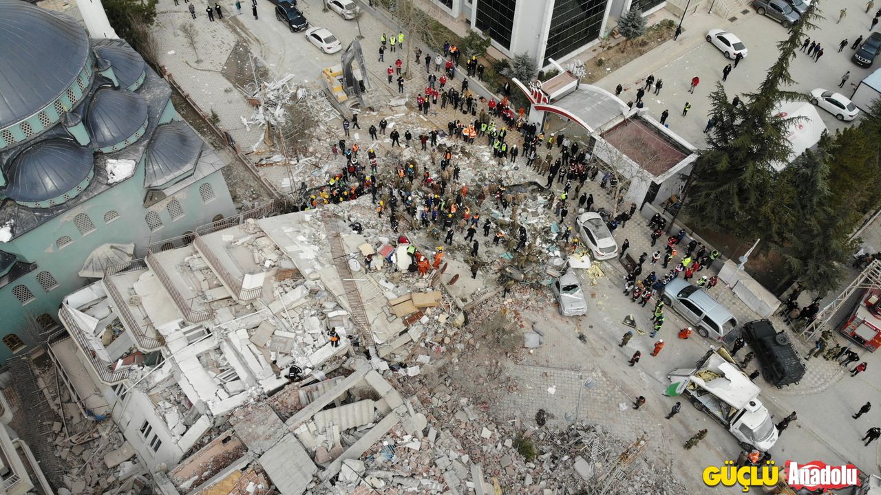 Bakan Koca, Malatya depremine ilişkin açıkladı: "103 vatandaşımız yaralı"