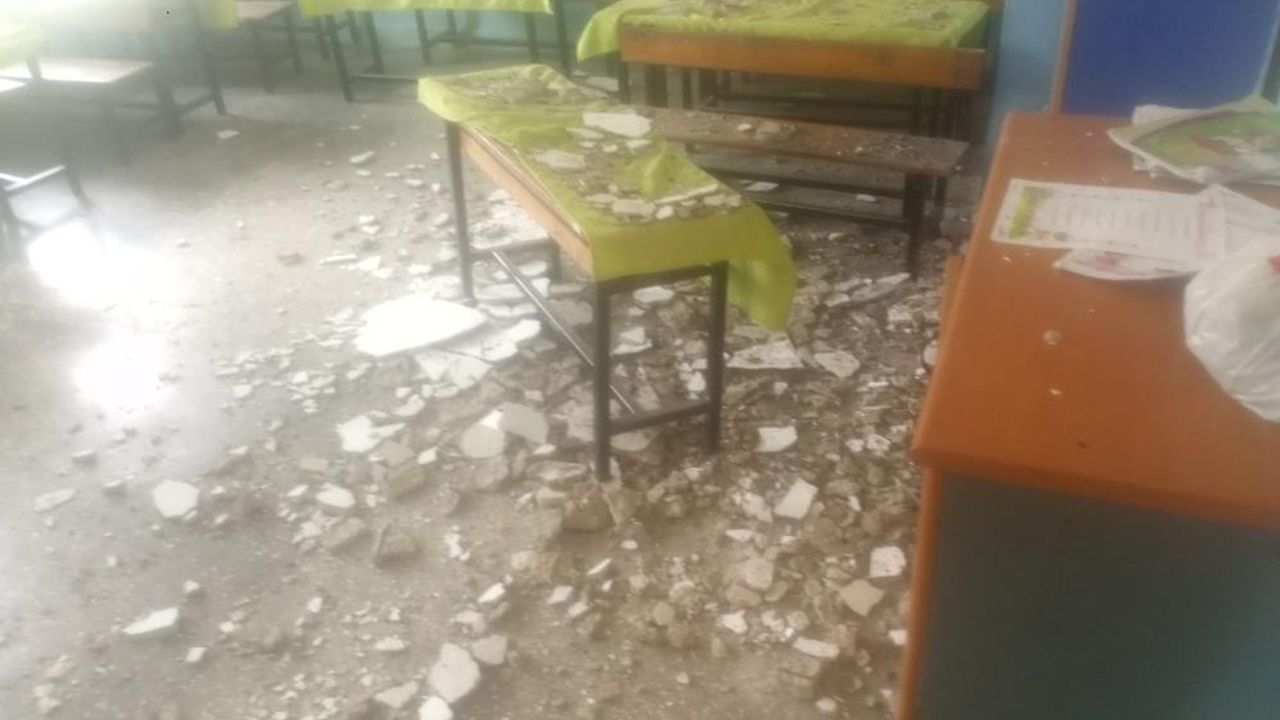 Mersin'de okul tavanı çöktü, yaralılar var