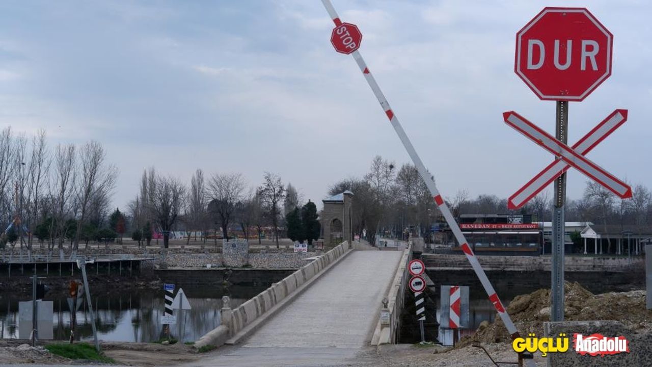 Tarihi Tunca Köprüsü kapatıldı