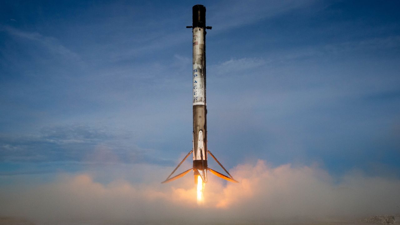 SpaceX kapsülü aylar sonra Dünya'ya döndü