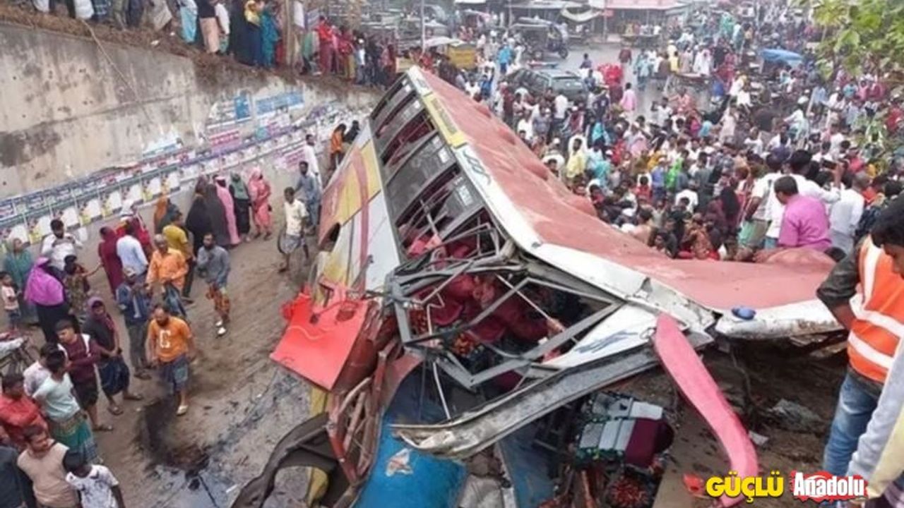 SON DAKİKA - Bangladeş’te otobüs kazası oldu