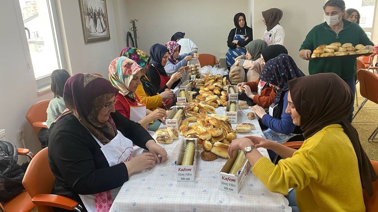 Ankaralı kadınlar depremzedeler için çalışıyor