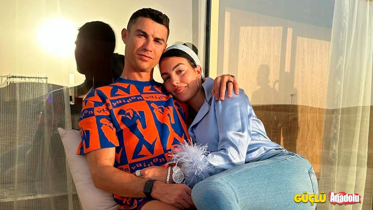 Ünlü futbolcu Ronaldo sevgilisiyle ayrılma eşliğinde