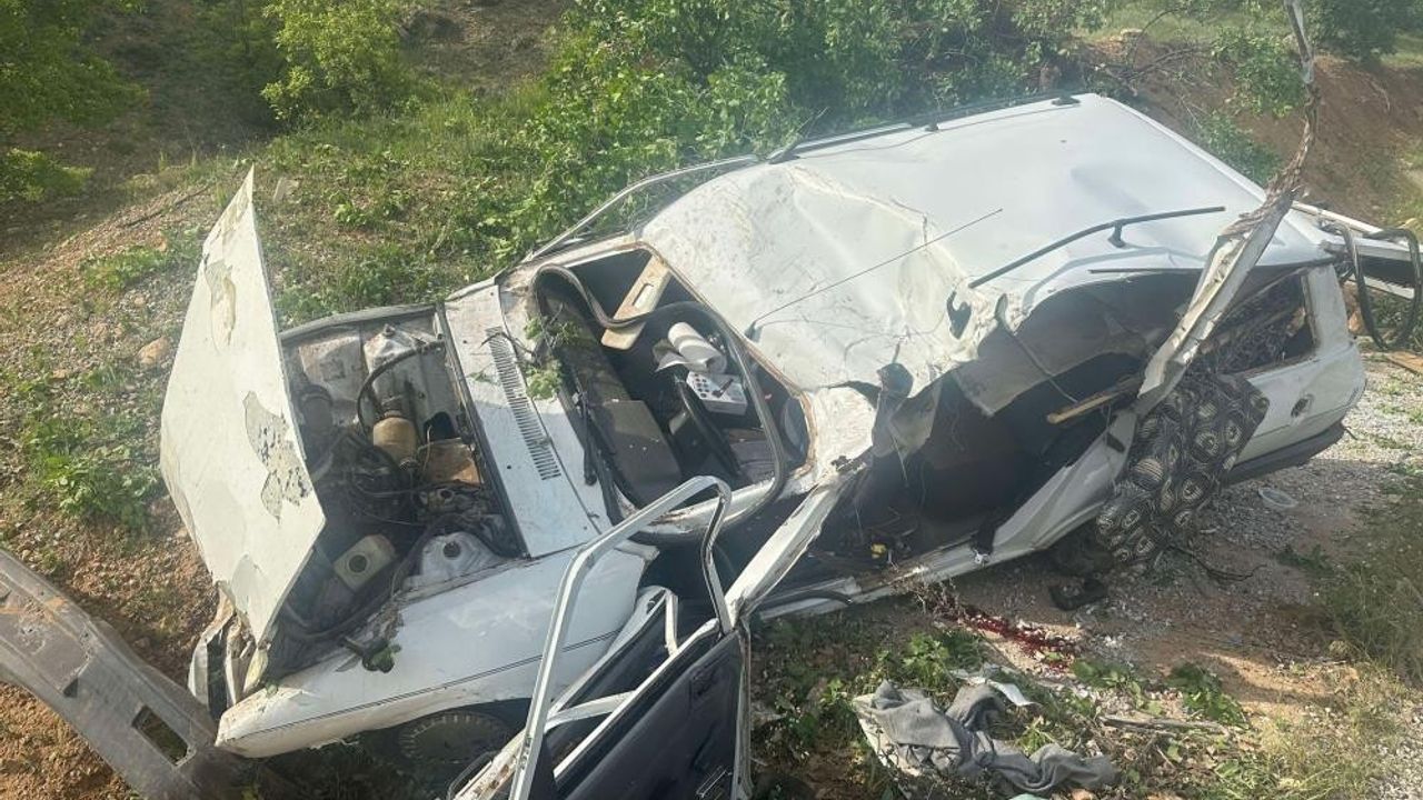 Malatya’da otomobil sürücüsü hızını alamadı takla attı