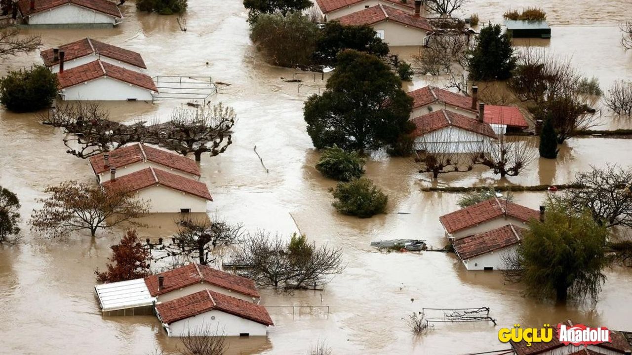 İspanya'da sel felaketi: Okullar tatil edildi