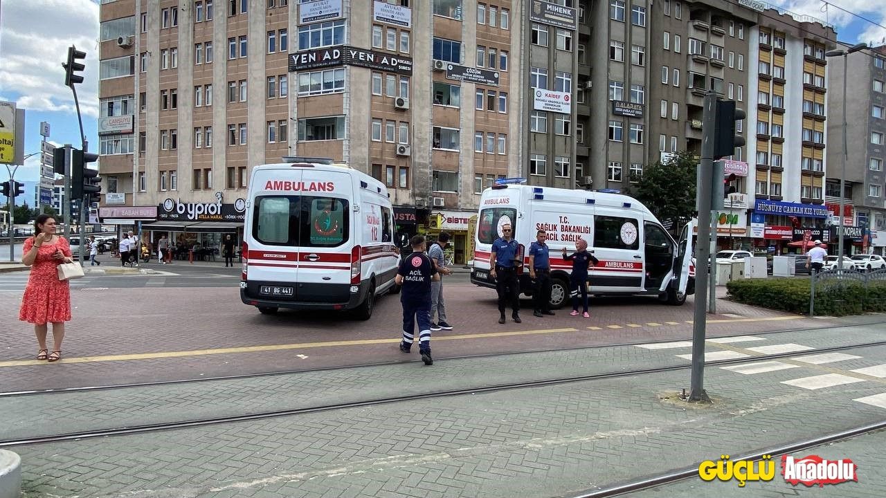 Kocaeli 'de büyük kaza motorsiklet  ile ambulansa öyle bir çarptıki!