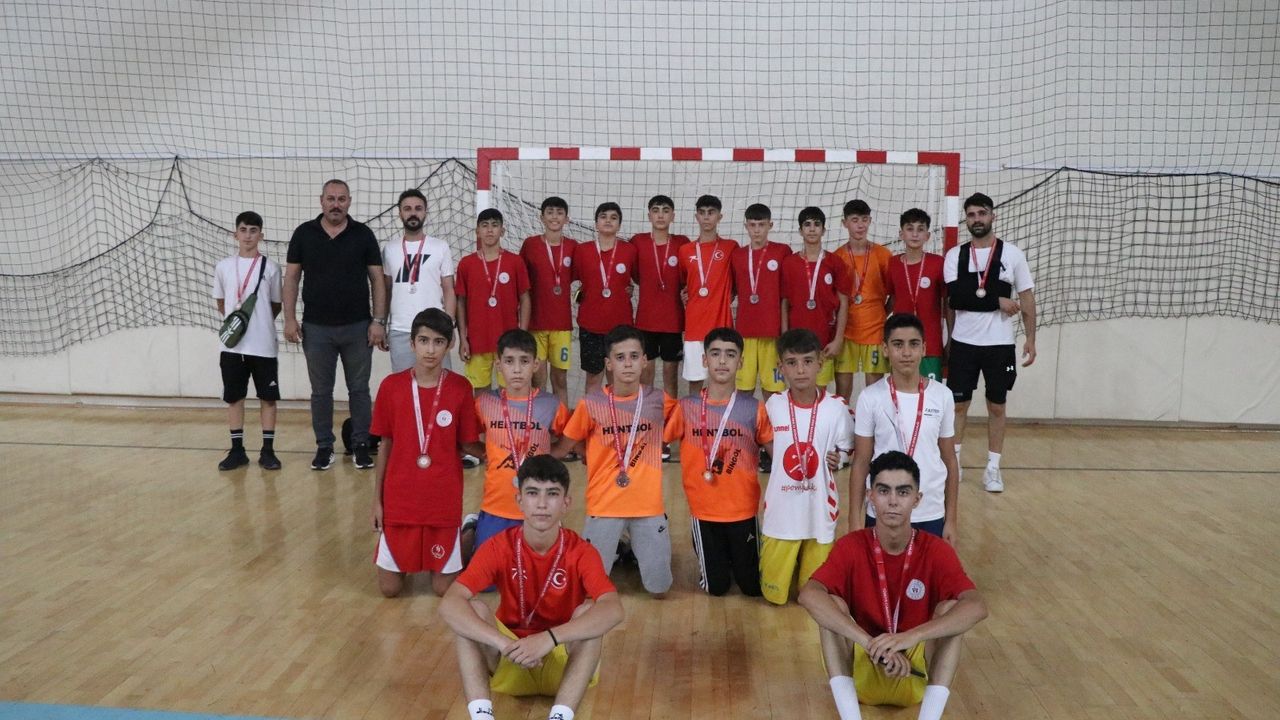 Erzincan'da ANALİG Hentbol Yarı Final müsabakaları sonuçlandı