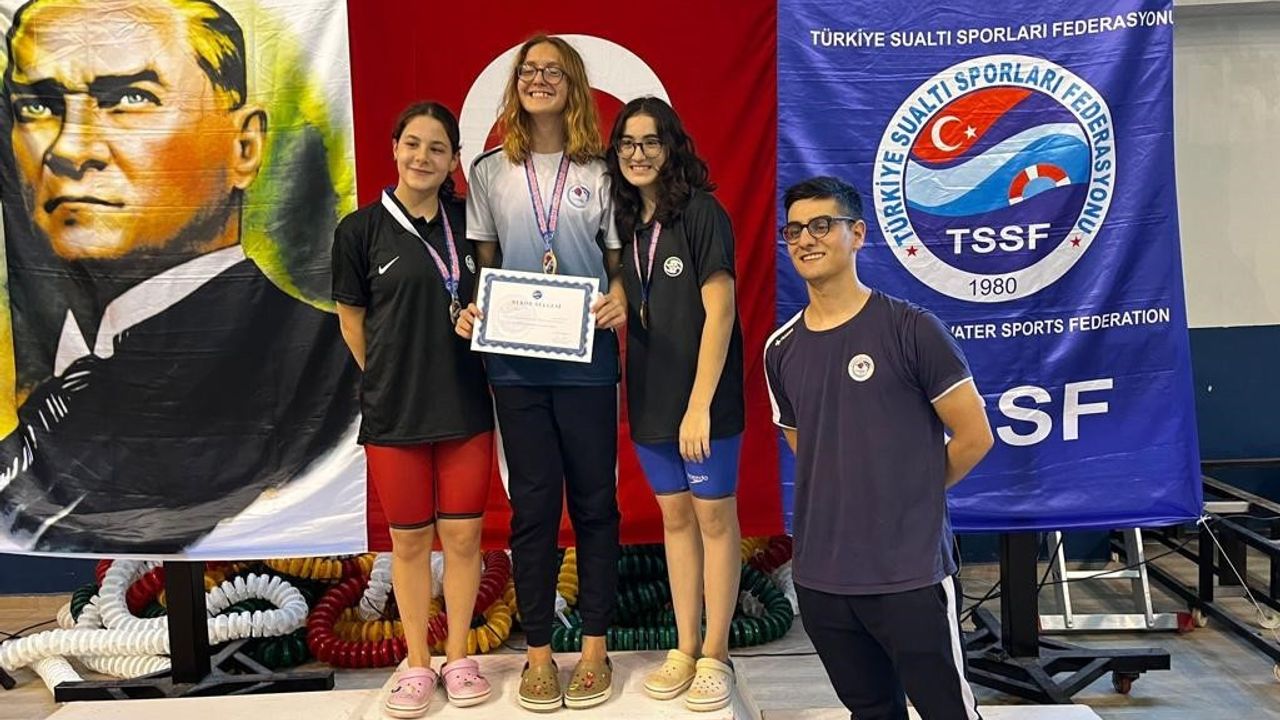 Paletli Yüzme Kulüpler Türkiye Şampiyonası’nda, Masal Özgü Koyuncu'dan rekor