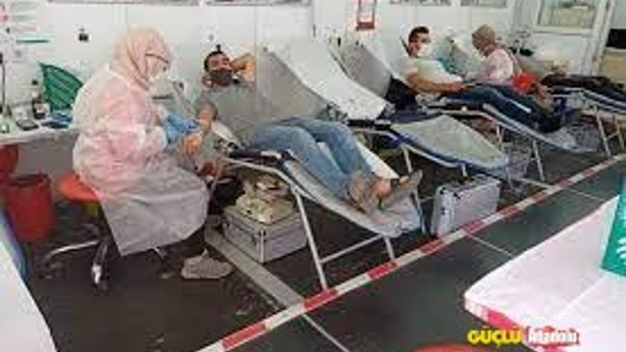 Dicle’de vatandaşlar Kızılay’a kan bağışında bulundu