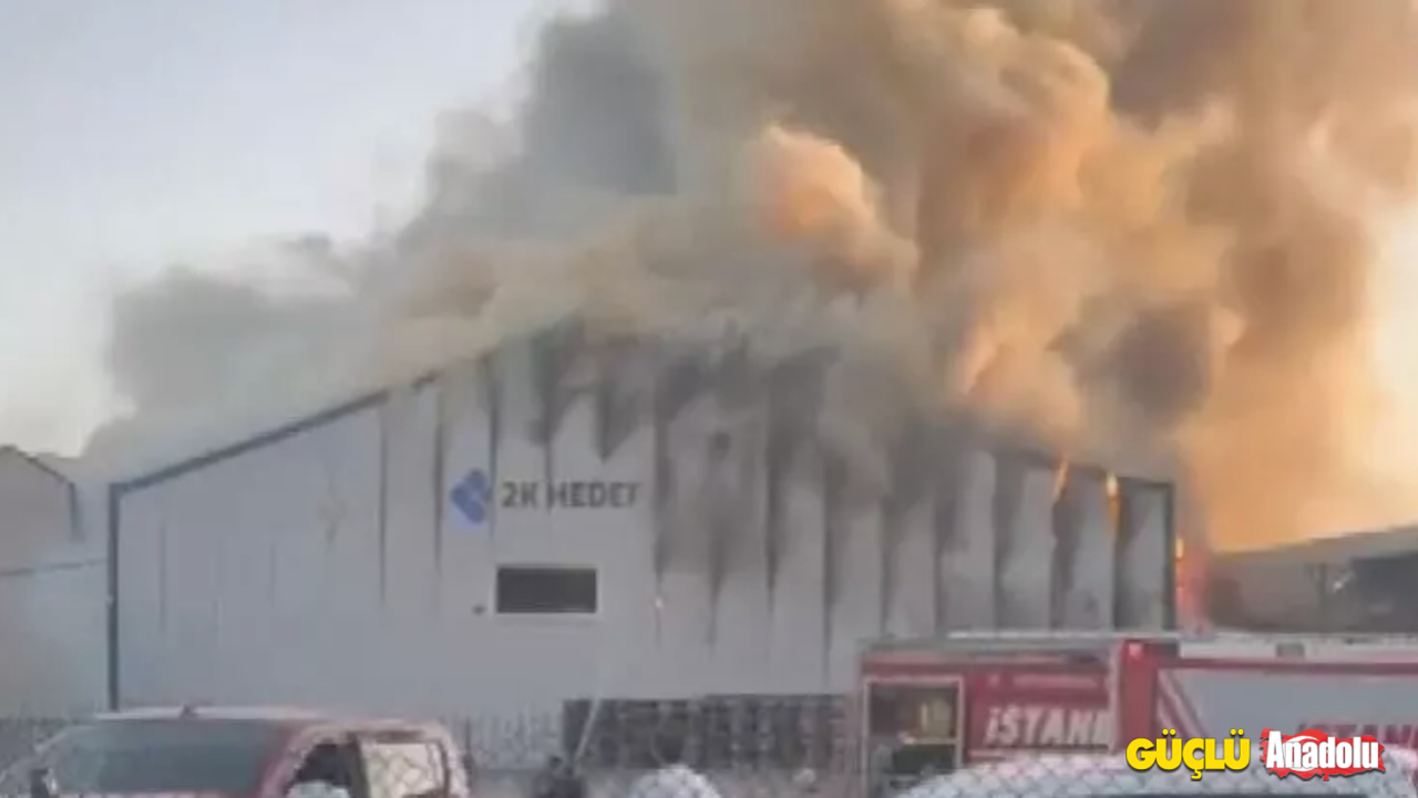 Ataşehir'de bir iş yeri deposu yandı!