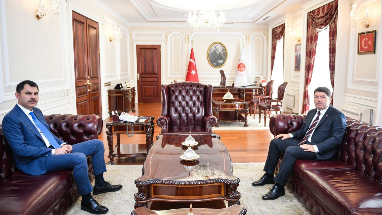 AK Parti İstanbul Milletvekili Murat Kurum, Adalet Bakanı Yılmaz Tunç'u makamında ziyaret etti