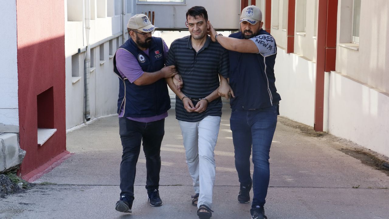 Adana'da firari eski polis yakalandı
