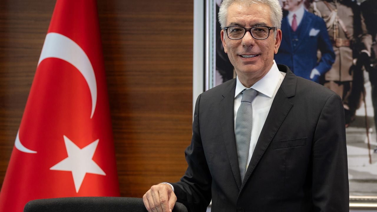 Yaşar Üniversitesi Rektörlüğü’ne atanan Prof. Dr. Levent Kandiller kimdir?