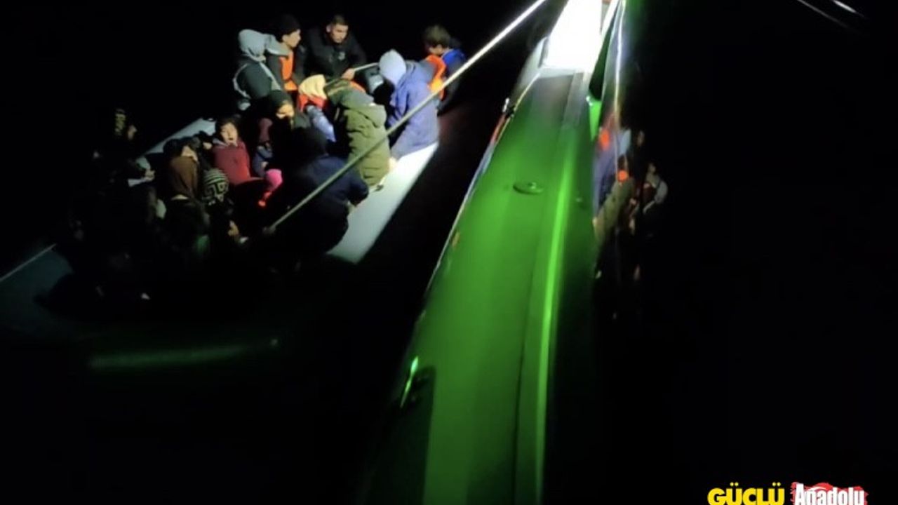 Yunanistan'ın ölüme terk ettiği 30 kaçak göçmen kurtarıldı!