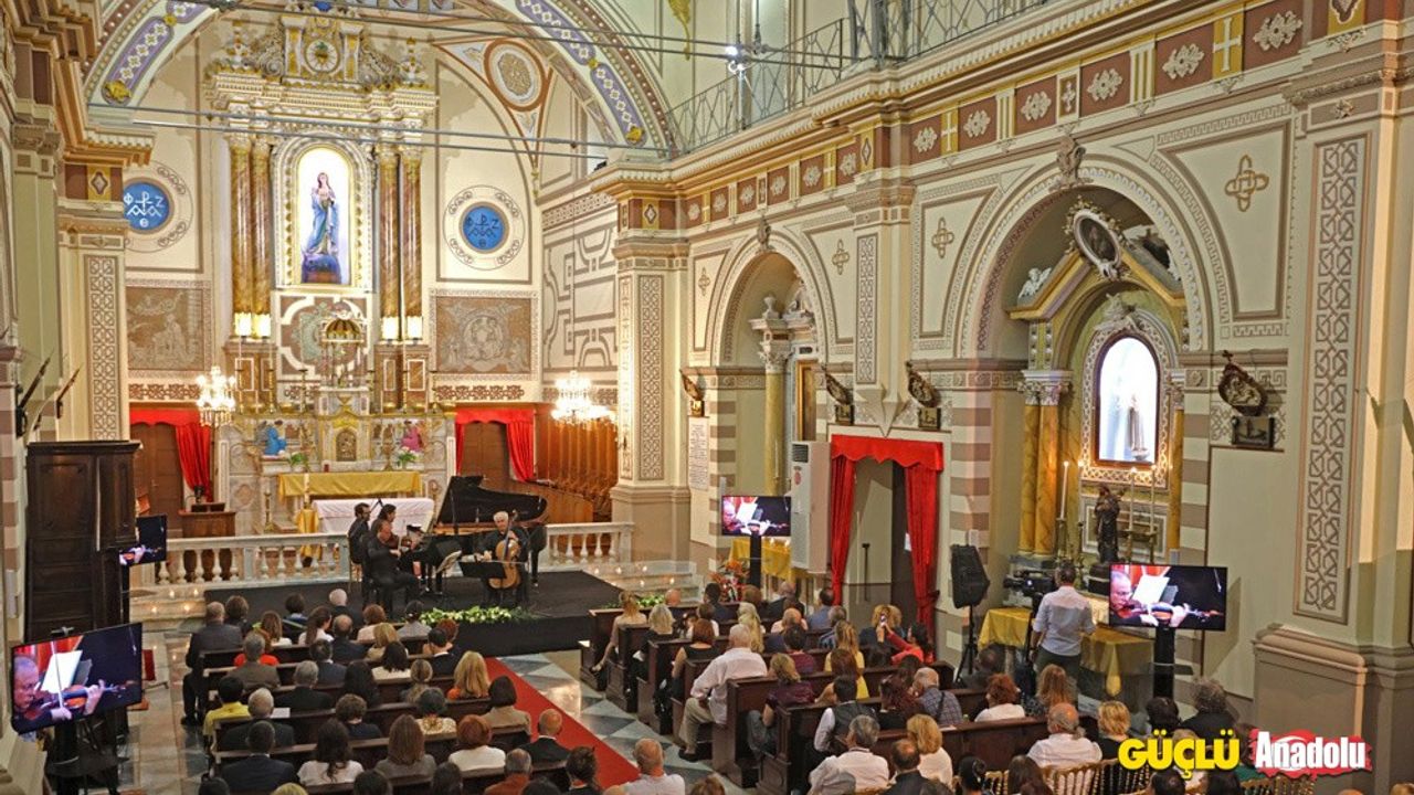 Sarıyer’de kilisedeki eylemi gerçekleştiren saldırganların bağlantıları araştırılıyor