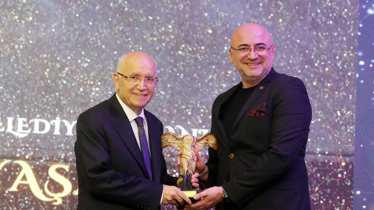 Yılın En Başarılı Belediye Başkanı ödülü Fethi Yaşar’a