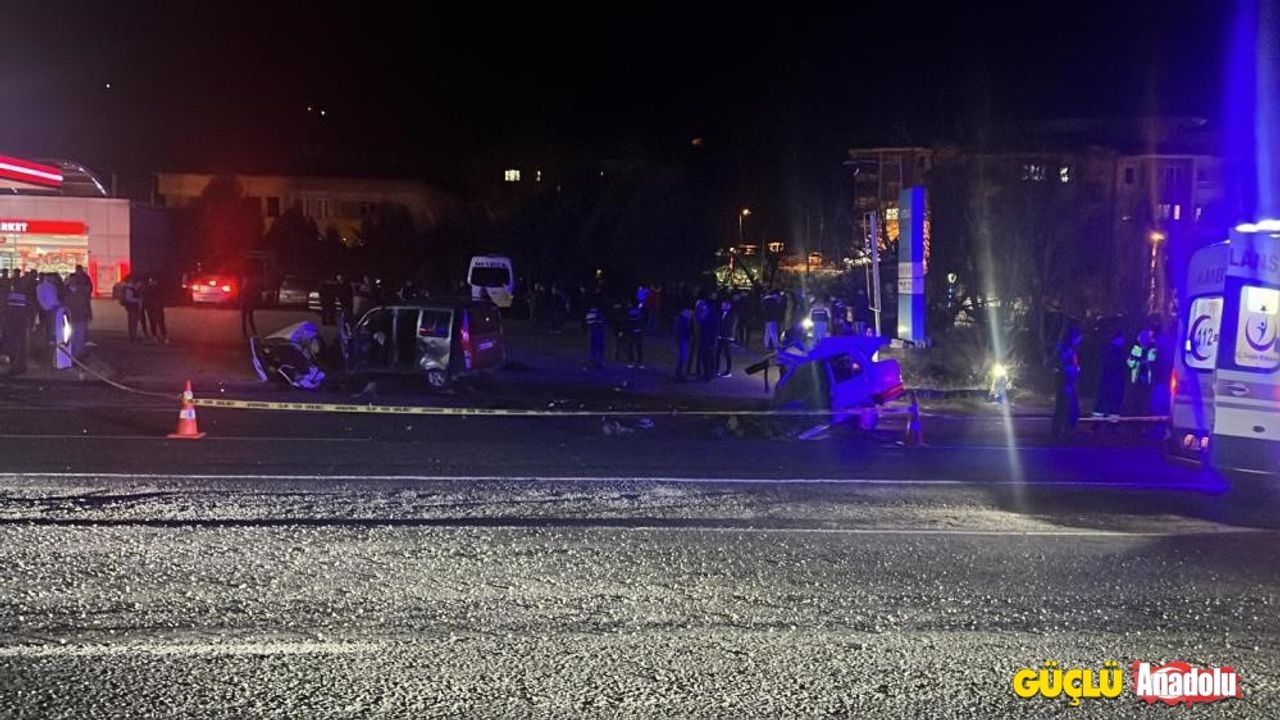 Zonguldak'ta feci kaza: Otomobil ikiye bölündü