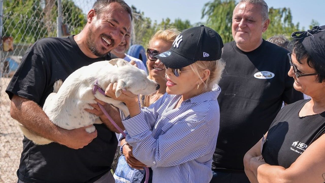 Ajda Pekkan’dan patili dostlara anlamlı ziyaret!