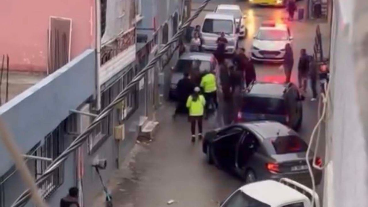 Polisten kaçan şüphelilere mahalleli sahip çıktı