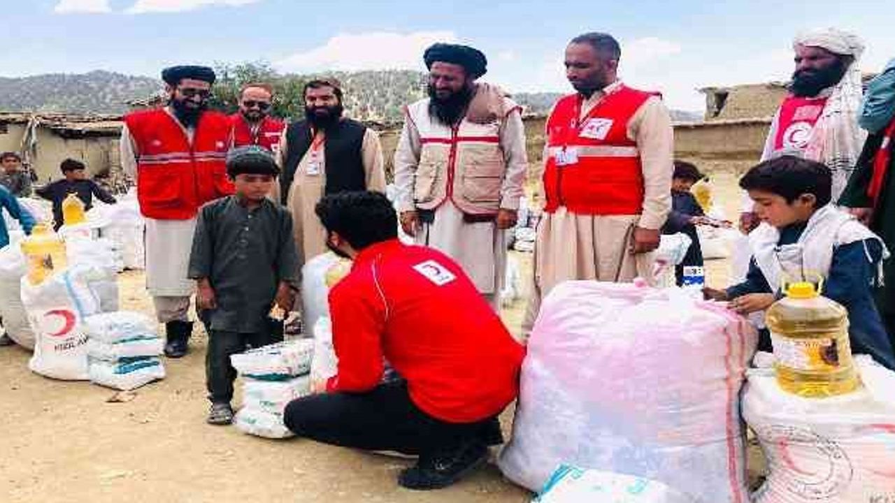 Türk Kızılay'ından Afgan depremzedelere yardım