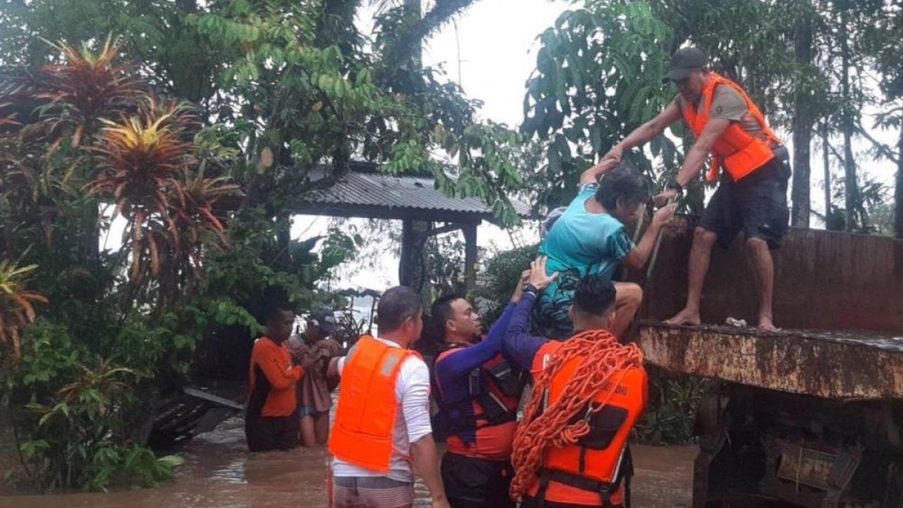 Filipinler'deki sel felaketinde can kaybı 32'ye yükseldi
