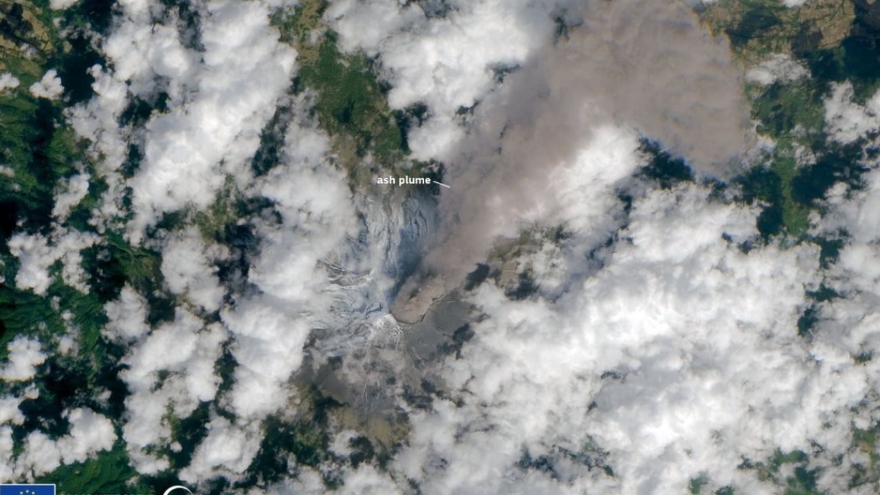 Popocatepetl Yanardağı'nda son 24 saatte 5 patlama