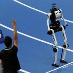 İnsansı robot 100 metrede Bolt’un derecesini geride bıraktı