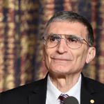 Aziz Sancar’a Azerbaycan’dan Şöhret Nişanı