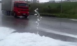 Tuzla'da yağmur yağdı,  yollar köpük oldu!