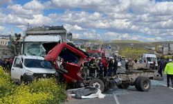 Zincirleme kaza sonucunda 2 kişi hayatını kaybetti