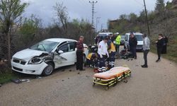 Otomobil ile motosiklet birbirine girdi