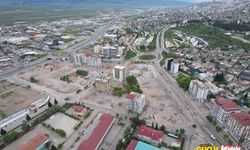 Kahramanmaraş’daki Ebrar Sitesi’nde enkaz kaldırma çalışmaları devam ediyor