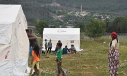 Sinop'ta sağanak yağış dereyi taşırdı, çadırları su bastı