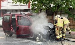 Ankara’da korkutan yangın: kontağı çevirdi, araba alev aldı