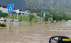 Isparta'da yollar göle döndü