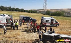 Adıyaman'da tekstil işçilerini taşıyan minibüs tarlaya uçtu