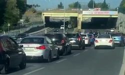 Düğün konvoyunda yolu kapatıp havaya ateş açtılar