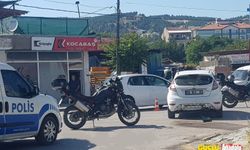 Dur ihtarına uymayan ehliyetsiz sürücü polis motosikletine çarptı