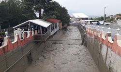 Erzincan’da sağanak yağış derelerden sel getirdi!