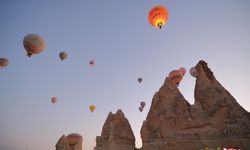 Kapadokya’da sıcak hava balonları 30 Ağustos Zafer Bayramı için uçtu