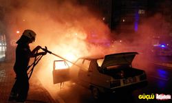 Samsun'da kırmızı ışıkta bekleyen otomobil alev alev yandı!