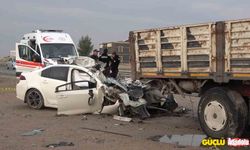Kırıkkale’de feci kaza: Tıra ok gibi saplandı