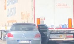 Bursa'da otomobil tıra çarptı