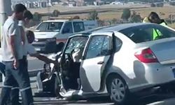 Eskişehir'de direksiyon hakimiyetini kaybeden sürücü direğe çarptı