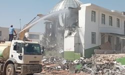 Gaziantep'in Karkamış ilçesinde 6 şubat depremlerin de ağır hasar alan cami yıkıldı