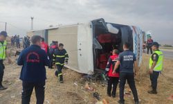 Amasya Merzifon'da yolcu otobüsü devrildi