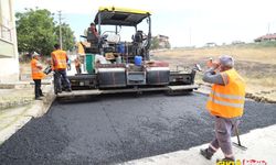 Çubuk'ta asfalt seferberliği: Bozuk yolları yeniden asfaltlıyorlar