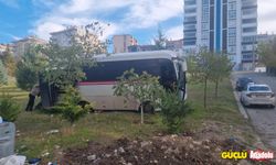 Minibüsün freni boşaldı: 15 yolcu ölümden döndü