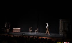 Pursaklar’da “Siyahlı Kadın” tiyatro oyunu kapalı gişe oynandı