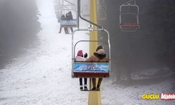 Uludağ'a kar yağdı, vatandaş zirveye akın etti
